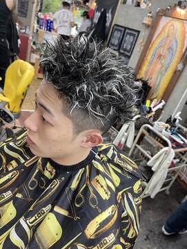 スピナーバルベアリーア(SPINNER BARBERIA) ツイストパーマ×ホワイトメッシュ