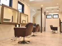 リッツ(RITZ)の雰囲気（お席の間隔も広くゆったりと落ち着いた空間になっています。）