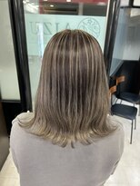 アイズ 本厚木(AIZU)&nbsp;白髪ぼかしハイライト ホワイトベージュ