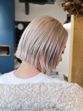 リノショアーズ 日本大通り店(RINOSHORES) 20代30代40代ブリーチありなし艶感カラー透明感ナチュラルカラー