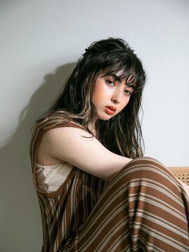 シー 岡崎(,SHE) ゆるウェーブのラフアレンジ