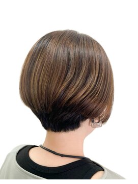 黄ぐまくん美容室 ショートレイヤー　ボブ