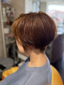 エマニエル(emanuel) 清潔感あふれるひし形シルエットショート