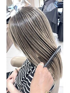 アッシュ 大宮店(Ash) 細めハイライトバレイヤージュミルクティー