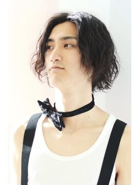 にもう 女将が提案するセンターパートツイストスパイラルメンズボブ