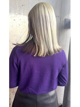 ルーツ(Roots) goro ホワイトカラー/逆インナーカラー/ハイトーンカラー