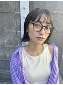 ぱっつん前髪／グレーベージュセミウェットスリークボブ