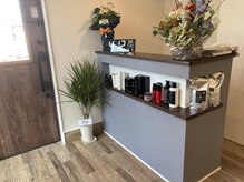 カーム(CALM)の雰囲気(用途に合わせた、スタイル剤、シャンプーなどご用意しています。)