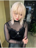 ホワイトブロンド 20代30代 ウルフカットブリーチリタッチ
