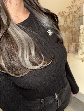 ミリ 久留米(miri..) インナーカラー/ホワイトシルバー/ヘアアレンジ/RYOTA