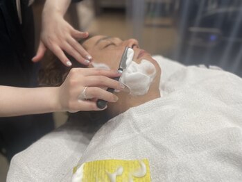 ビューティーアンドバーバー ボンド(beauty&barber Bond)の写真/【バーバー併設】メンズ特化のスタイリストが在籍！髪型に合わせた顔周りのケアもプロの技術にお任せ◎