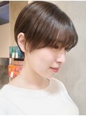 横浜西口白髪ぼかしハイライトウルフショートヘアッシュベージュ