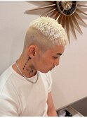 ブロンドカラー　イージーパーマ　バズクロップ　スキンフェード