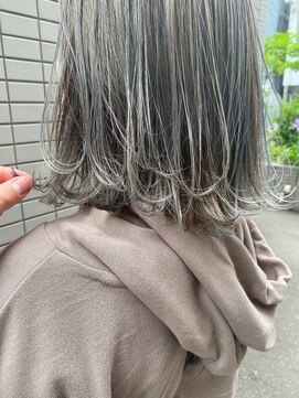 ウル(Ulu) ホワイトグレー×バレイヤージュ