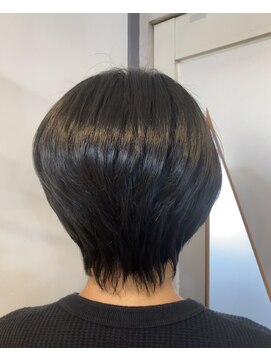 カットハウス はさみの部屋 大人ショート/襟足スッキリ/流し前髪/耳掛け