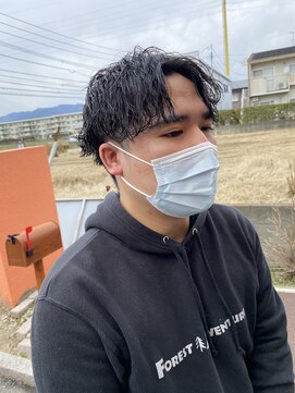 ラッコのおひるね センターパート波打パーマ