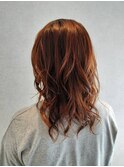女性らしいロングウェーブスタイル