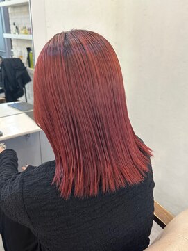 トッカ ヘアアンドトリートメント 難波店 ブリ-チ必須☆高発色スカーレットカラー