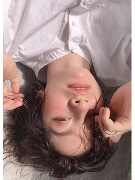 ユヌ(UNU) 【UNU】日差しに透ける外国人風パーマ【ユヌ】