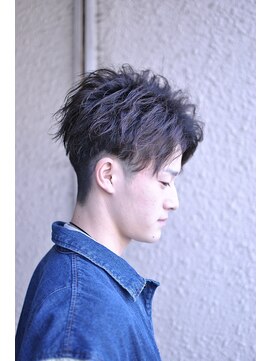 ブレイズ ザ サロン(BLAZE THE SALON) 高め刈り上げ波打ち束感6:4パートアップバング【BLAZE 大庭】