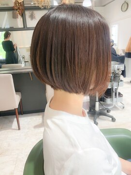 ジゼル 博多(GiseL) クビが綺麗に見える大人ボブ