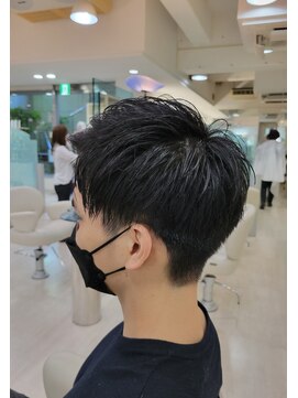 クオーター(QUARTER) ツーブロ刈り上げアップバングショート