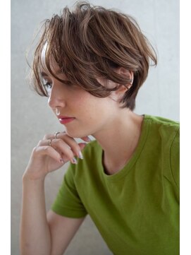 サンプラス(san+) ハンサムショート×ミルクティーベージュ