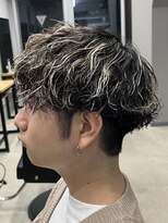 フイ 代々木(Hui)&nbsp;メンズ/アップバング/ツーブロックマッシュ/束感ショート波巻き