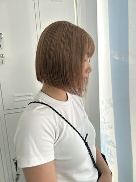 ノートエートル 西金沢(Nought etre) 20代/30代/ハイトーンカラー/ツヤ髪スタイル/ミニボブ/ベージュ