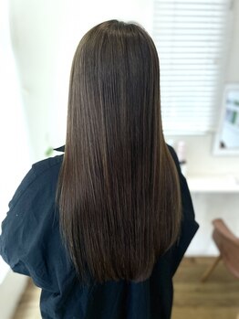 ヘアーデザイン フィーカ 大在店(hair Design fika.)の写真/髪質改善×縮毛矯正で、扱いやすい美髪へ。ダメージを補修しながら理想のストレートを叶える。