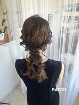 バトン(BATON)&nbsp;【♪ツイン編み下ろしヘアアレンジ♪】ヘアセット　30代40代