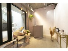 レイドバック(LAID BACK)の雰囲気（ゆったり落ち着ける店内[ハイライト/レイヤーカット]）