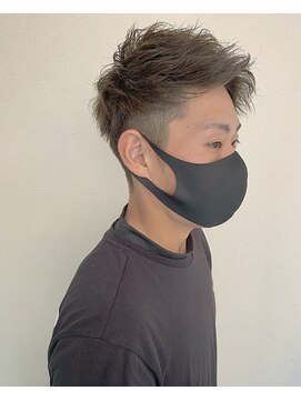 ベッロ(Bello) ツイスパ×マットアッシュのアップバングスタイル