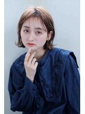シースルーバングと耳かけで大人感を