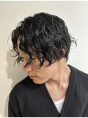 ミディアムスパイラルマッシュ前下がりメンズパーマ