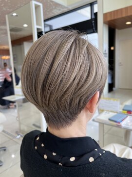 アンフェリール 原島店(Em Fellir) フェザーショート/くすみベージュ/40代50代