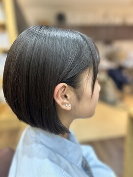 ケイズプラス(K's PLUS) 切りっぱなしな、前下がりボブ