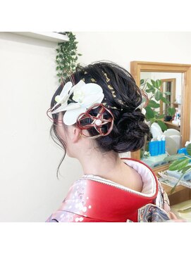 ナチュラ(Natura) シニヨンスタイル