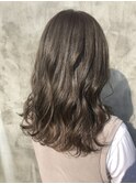 オリーブベージュ
