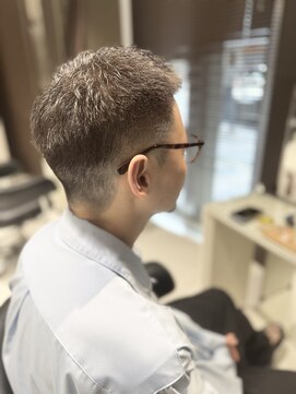 アヴァンスクロス あべのルシアス店(AVANCE. CROSS) ダブルカラー×ナチュラルフェード×シルバーグレー×20代30代