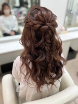リア(LIAH) 上品華やかハーフアップ