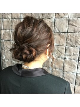 カットバンク(CUT BANK) 結婚式お呼ばれ シニヨンスタイル