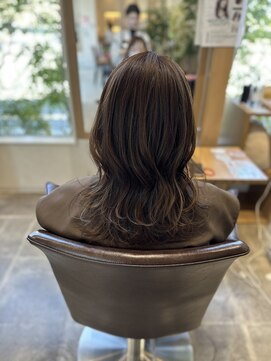 サロンドポプリ 志都美(salon de poupuri) ミディアムウルフ