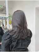 内巻きでも外巻きでも決まる、ミディアムレイヤー