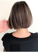 ハイライト白髪ぼかしダブルカラーインナーカラーショートボブ