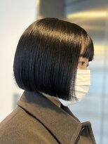 アリュウル 表参道 青山(Allure) 艶々ブルーブラック×顎上タッセルボブ 佐藤