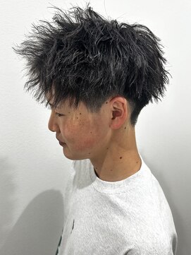 ヒュイル バイ ニアウ(Hwyl by Niau) メンズアップバングショートパーマツイストパーマ刈り上げ