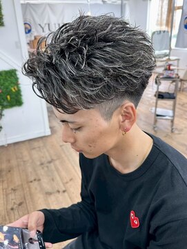 ユイマァルスロウ 岡山(YUIMARLSLOW) 岡山メンズサロン20代30代40代ホワイトメッシュ刈り上げショート