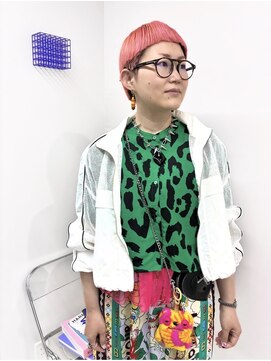 イラカ(elaka) ベリーショート×マッシュライン×ブリーチカラー×ピンクカラー