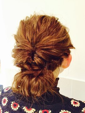 ジェイ エヌ バイ ネオリーブ(J/N by neolive) 『Neolive east 鶴ヶ峰』くるりんぱシニョンアレンジ♪